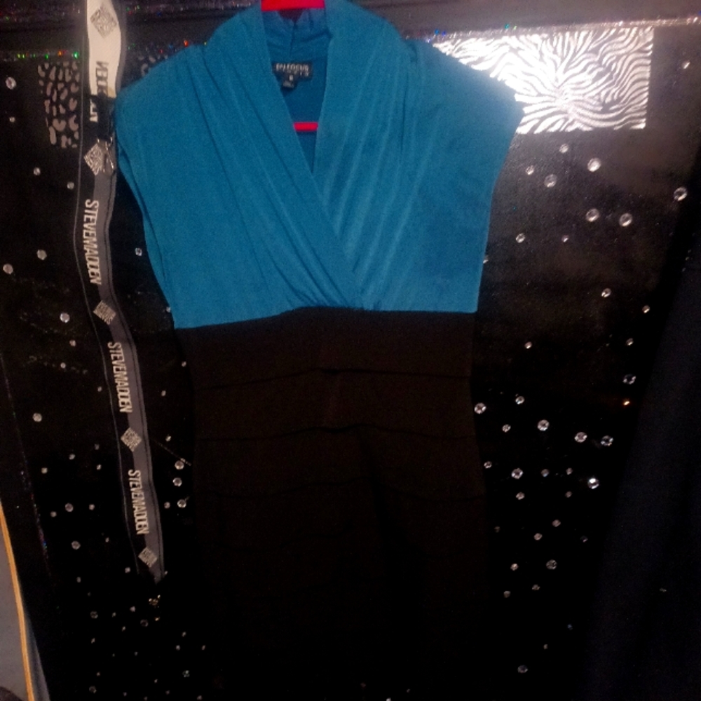 Two toned date night en focus studio dress size 8